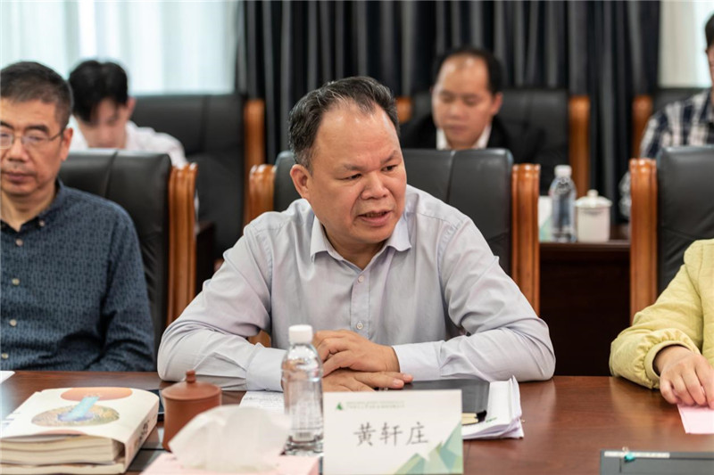集团公司党委书记、董事长、基金会常务副理事长黄轩庄讲话.jpg