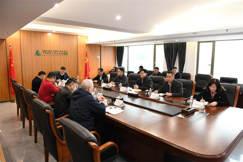 调研座谈会现场（李显杨摄）.jpg